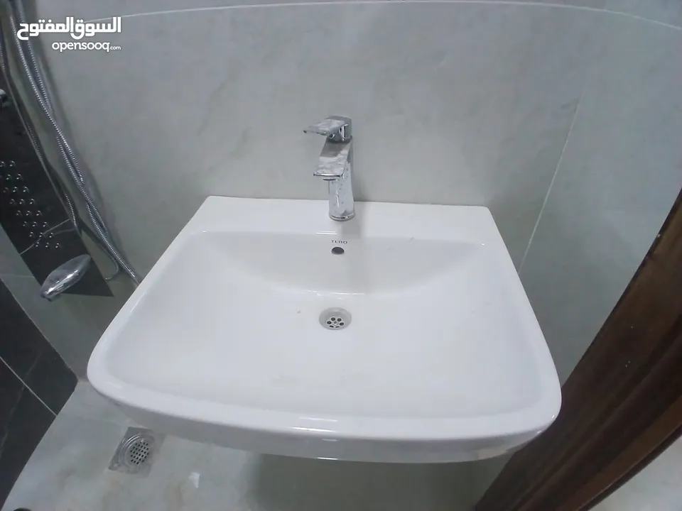 شقق مميزه سوبر ديلوكس عماره جديده خلف مطعم عرب قرب الجامعه للايجار مفروشه او غير مفروشه بعقد سنوي