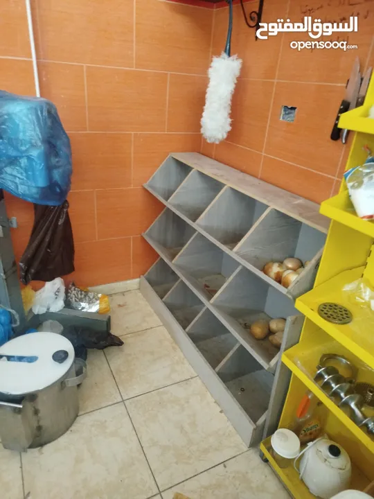 مطعم  شعبي حمص وفلافل للبيع بكامل معداته بكامل معداته وبسعر حرق