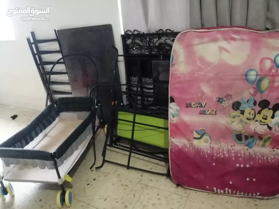 تخت بيبي حجم صغير حجم كبير  كامل الأغراض