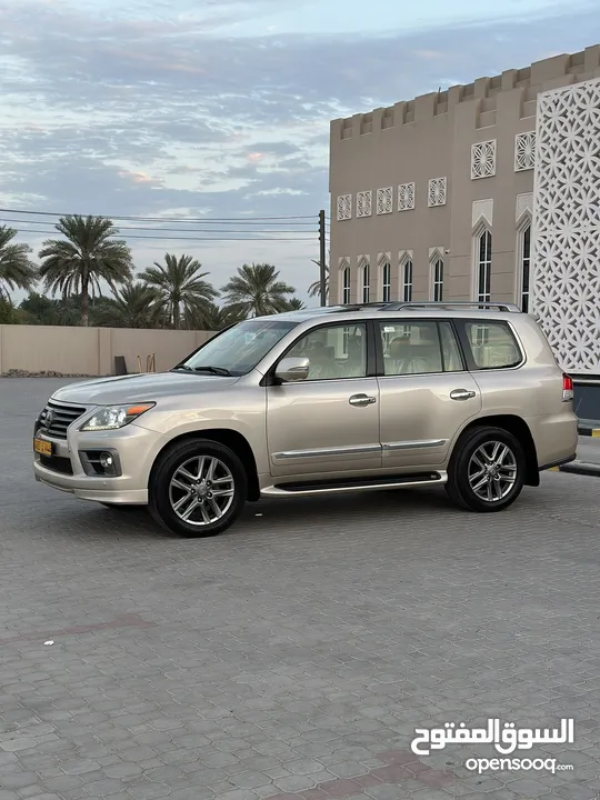 لكزس LX570. V8 2015 رقم واحد S سبورت ممشى 224 الف موتر بحاله الوكاله شبه جديد للبيع فقط