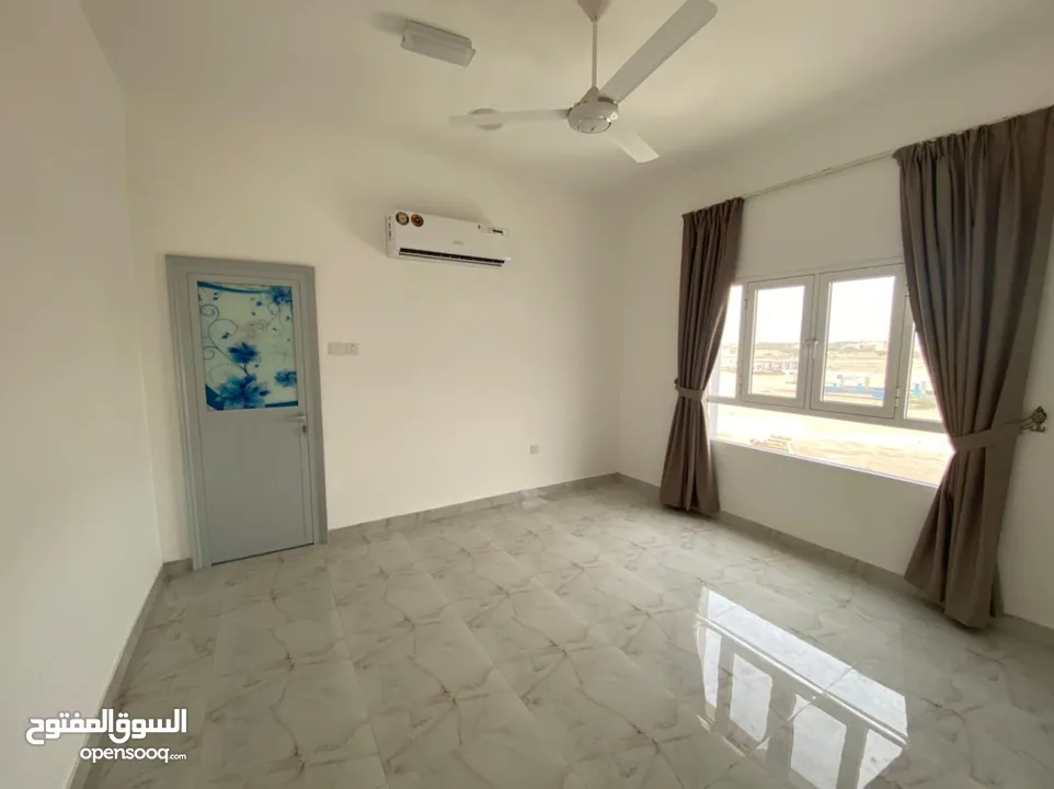 شقق للايجار فلج القبائل خلف تشاينا داون تاون وقريبه لميناء صحار flats in falaj