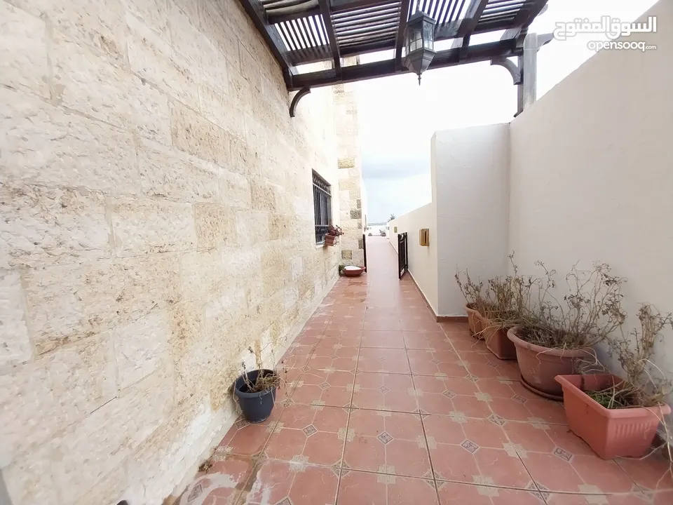 شقة غير مفروشة للإيجار 300م2 ( Property 19257 )-174965400