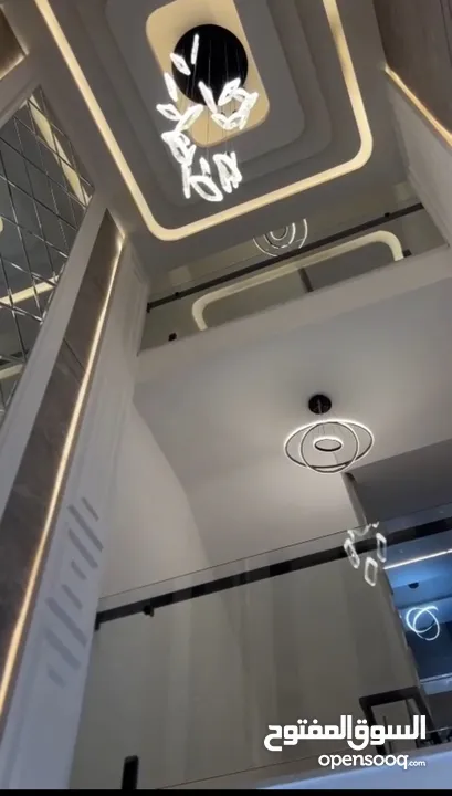 طابق ارضي 250 م +160 حديقه و ترس عبدون بقرب سفاره اوكرانيا و تاج مول تشطيبات فندقي فخمه حديثه
