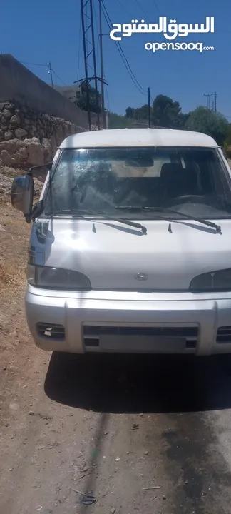 باص هونداي h100 لون ابيض