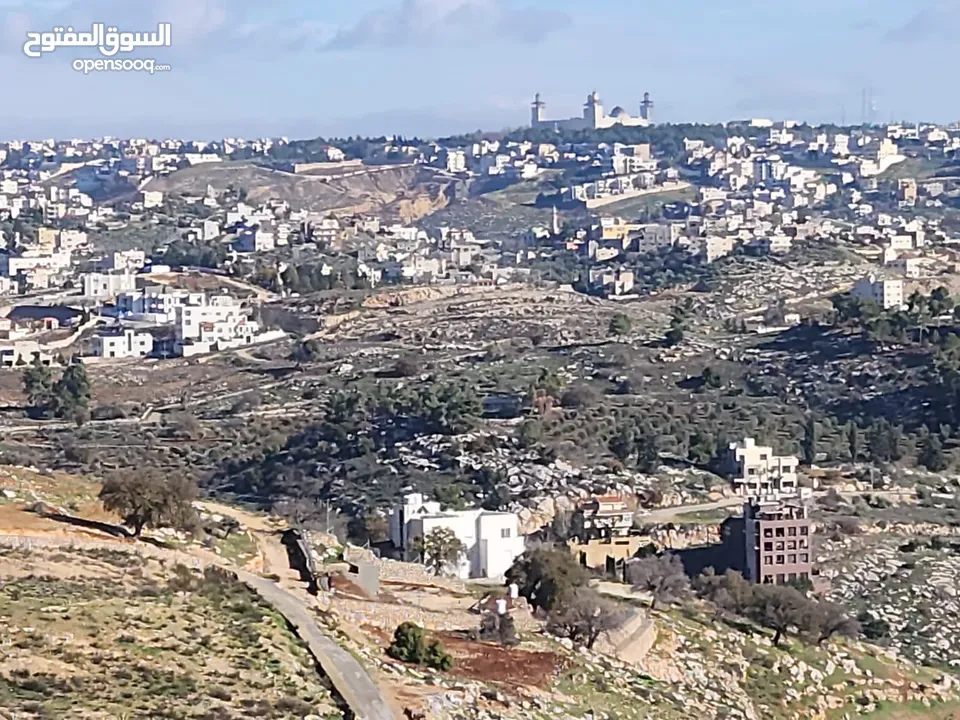 ارض مميزة 700 متر في ابو نعير ذات اطلاه عاليه على مسجد الحدائق وابراج السادس تبعد عن دوار الشعب 10د