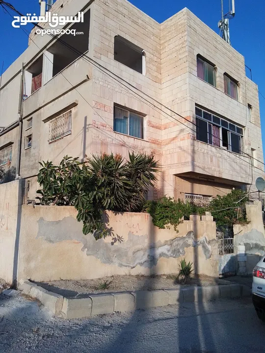 بيت ثلاث طوابق للبيع