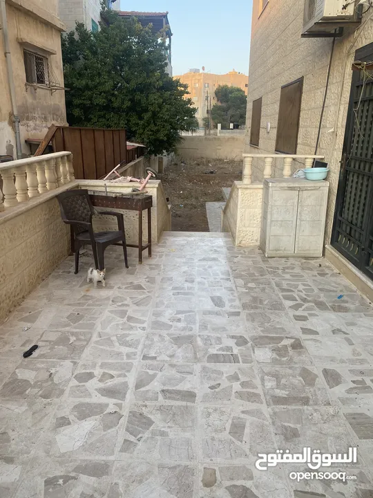 شقة للبيع.