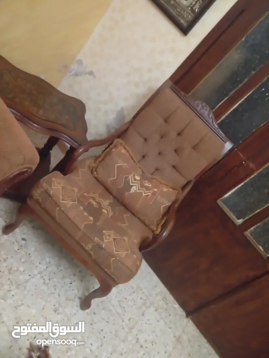 طقم كنب بحاله جيده جدا للبيع المستعجل