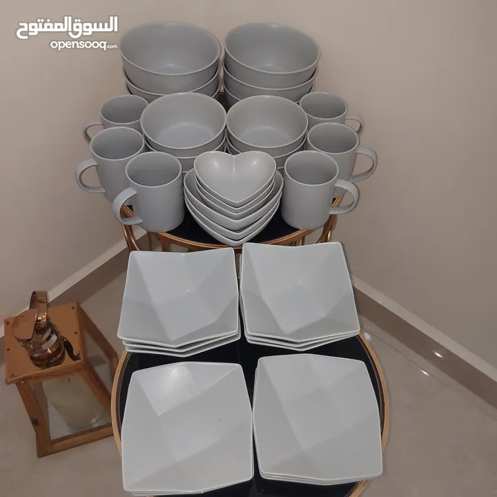 طقم صحون وزبادي وكاسات