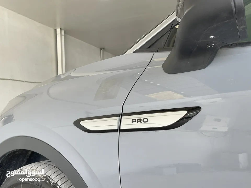 ID4 PRO 2023 لون إسمنتي