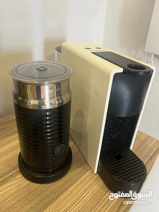 C30 Essenza Mini Krups Coffee Maker Pure White/Black 1450 watts Details ماكينة قهوة نسبرسو