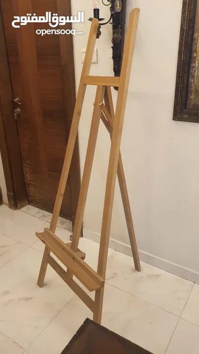ستاند رسم خشبي عالي الجودة