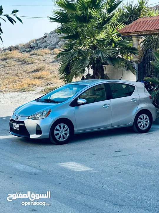 تويوتا بريوس سي Prius c 2012