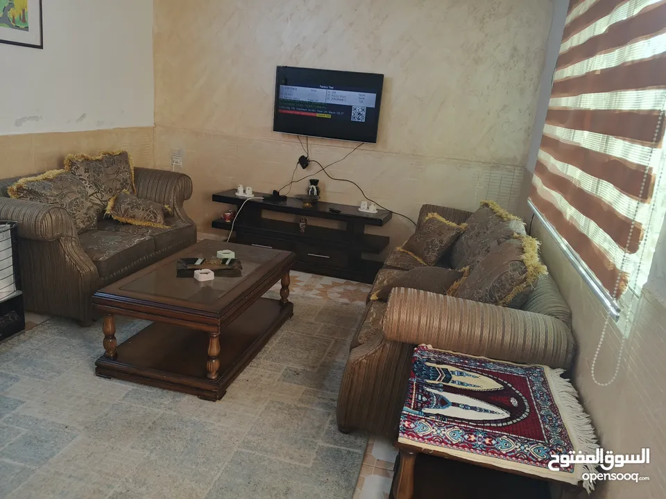 شقه مفروشه  طابق ارضي  بالزرقاء جبل طارق   قريبة من الخدمات