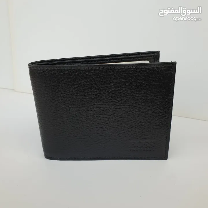 محفظة HUGO BOSS جلد طبيعي 100% جديده مميزة