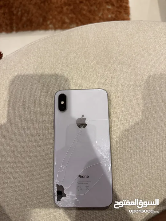 آيفون X للبيع البطارية 80 و مكسور من ورا كسره صغيره