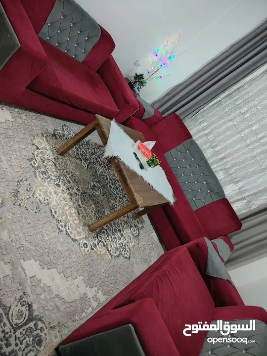 طقمين كنب خشب زان مستعمل  بحالة جيدة بسعر مناسب جدا