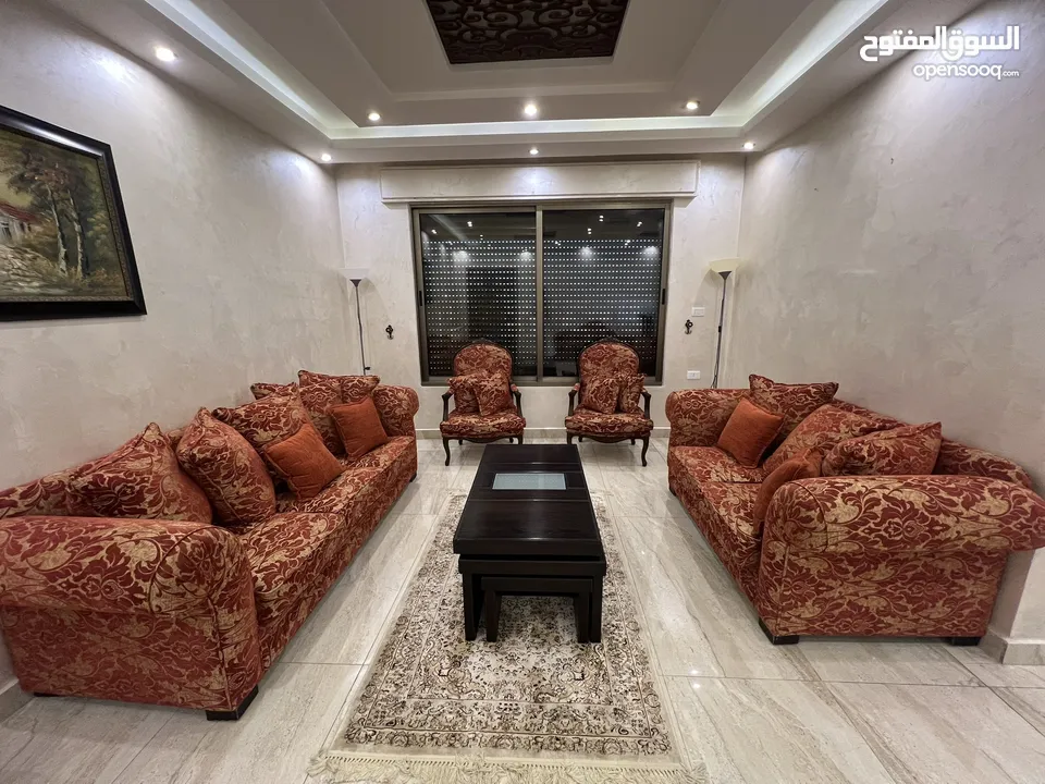 طقم كنب للبيع بحالة جيدة