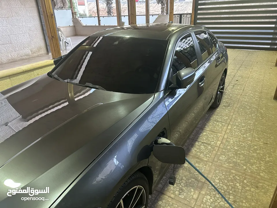bmw 330e  وارد الوكالة ابو خضر بحالة الوكالة