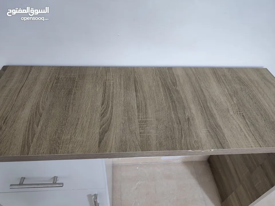 مكتب للبيع مستعمل استعمال بسيط جدا