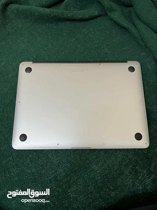 Macbook Air 2017مستعمل بحاله ممتازه ونظيف جدا عليه نظامين الماك و الويندوز
