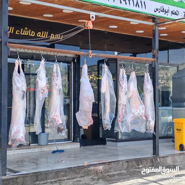 ملحمه مع مطعم في ارقا أماكن سوف منطقه سياحيه بالقرب من مستشفى هيا العسكري المكان مقططض بالمقتربين