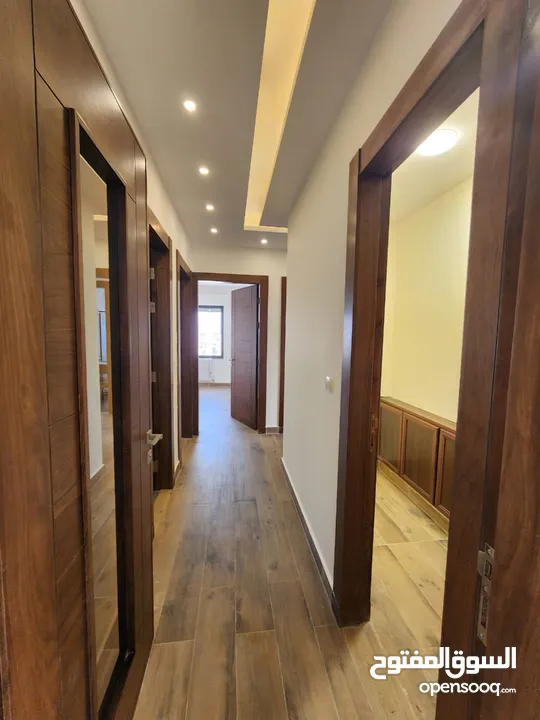 شقة طابقية للبيع في حي الصحابة - ref : 14579