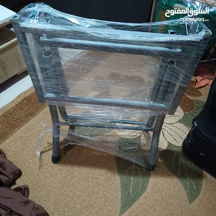 طاولة بلاستيك لون بني مع قاعدة جديدة