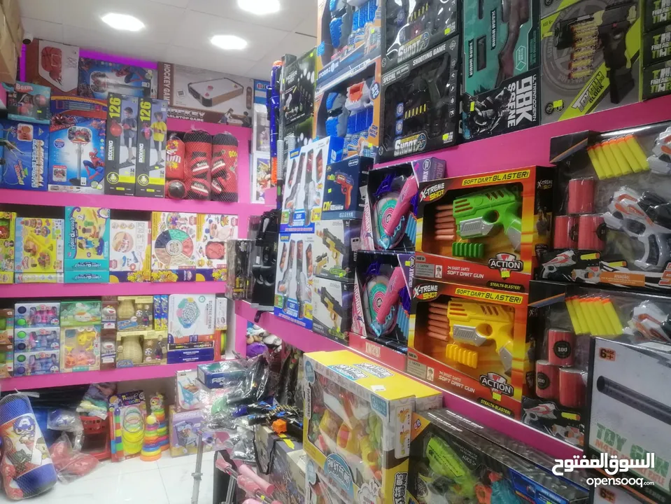 محل ألعاب تجاري للبيع فاضي خلو او بضاعته  في سوق السلطان بجانب مطعم كاربو