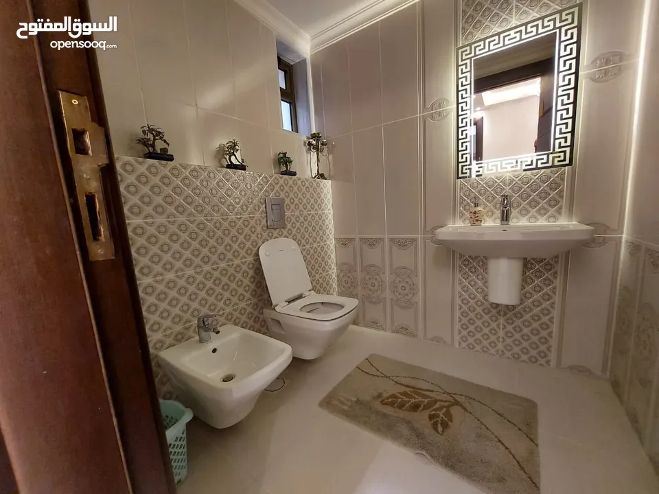 شقة مفروشة للإيجار 280م2 ( Property 17382 )