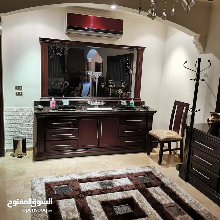 غرفه صفره مع مغاسل ودلسوار مستعمل بحاله الجديد