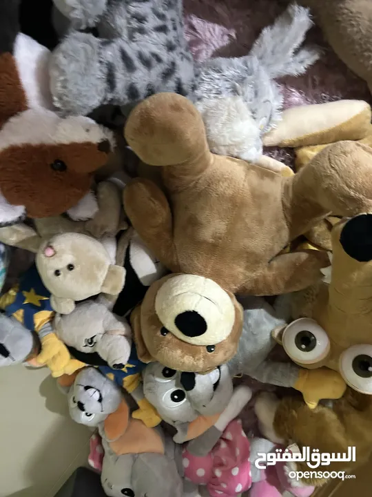 Clean plush toys and giant bear