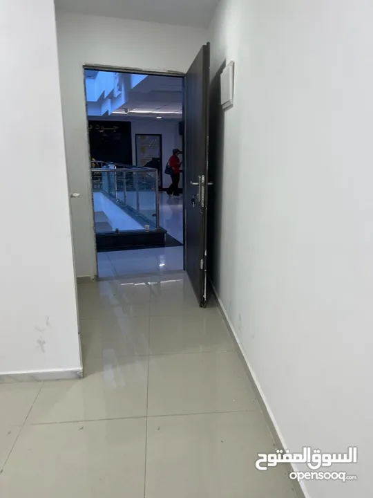 مكتبين جنب بعض 61 و 53 منر