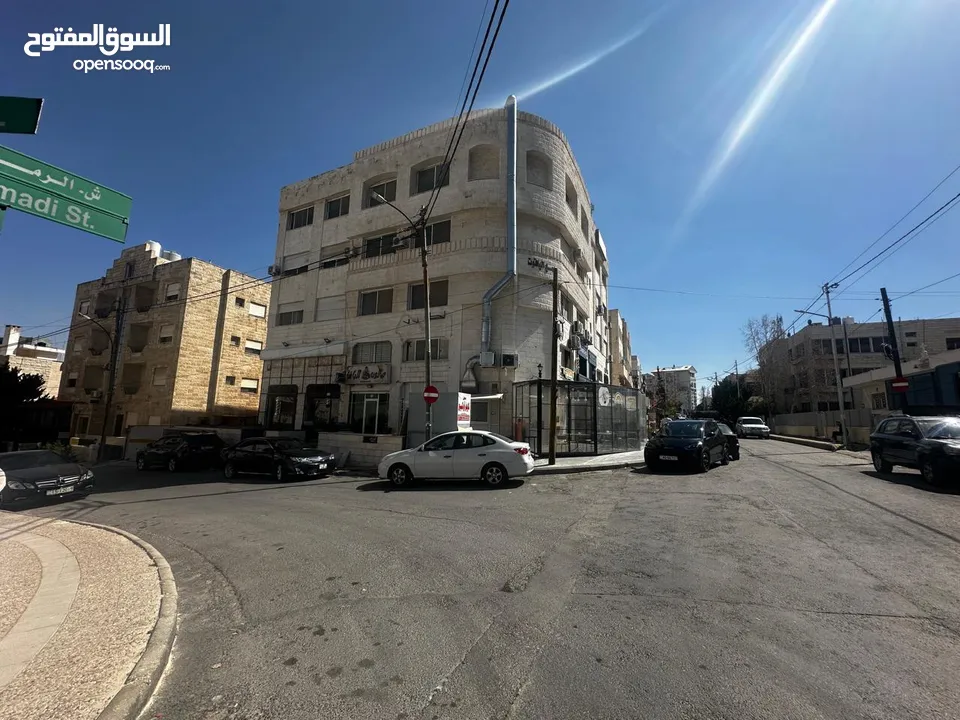 محل تجاري مميز للبيع خلف فندق الفور سيزونز