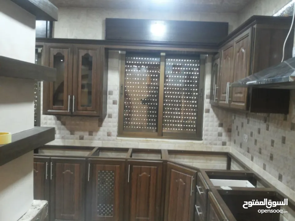 مطابخ الامنيوم بأرقى التصاميم والفنون أبواب الامنيوم مناخل تركيب صيانه اباجورات كهربا وعادي  شبابيك