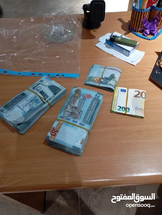 مطبخ للبيع المنيوم وخشب زان اصلي لون مميز وخزائن وأبواب المنيوم وخشب زان اصلي