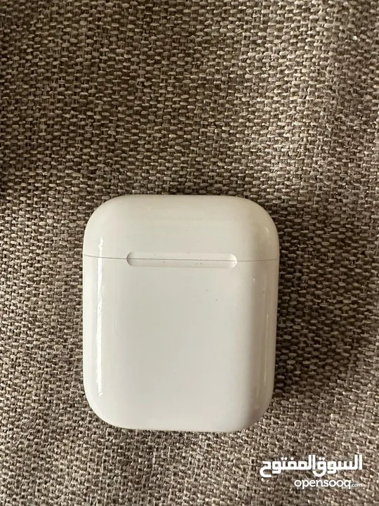 سماعات Airpods 2 مستخدمه بحاله الوكالة مع كرتونتها وشاحنها