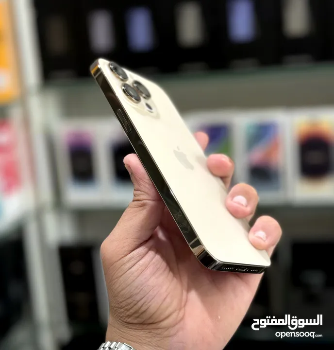 عرض خااص :  iPhone 14 pro max 256gb الهاتف نظيف جدا بحالة الوكالة بدون اي شموخ أو مشاكل مع الضمان