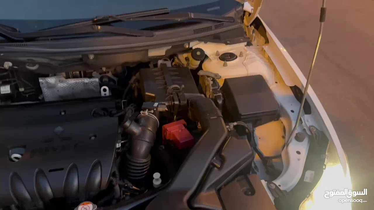 للبيع لنسر نظيف اللون ابيض ومن الداخل بيج