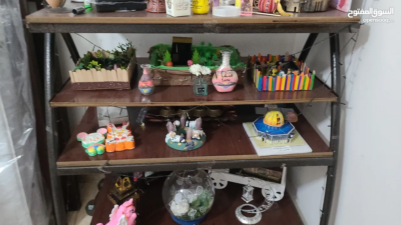طاولة عرض للبيع