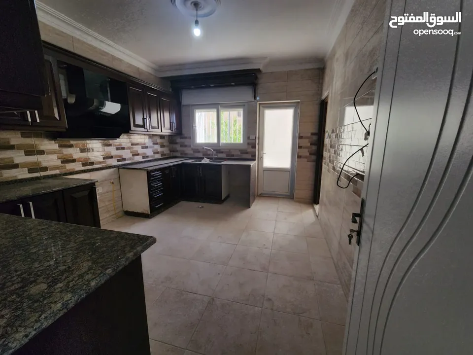 شقة طابقية فارغة للبيع في الرابية - ref : 14569