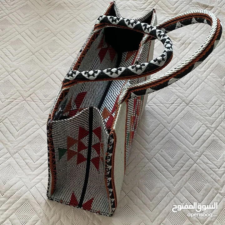 Handbag with turathi prints