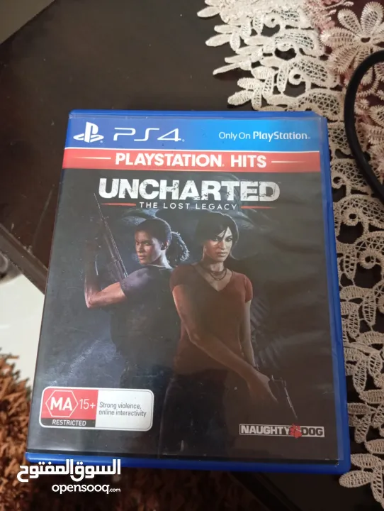 شباب موجود دسكات بلاستيشن 4 مستعمل بحاله جيده