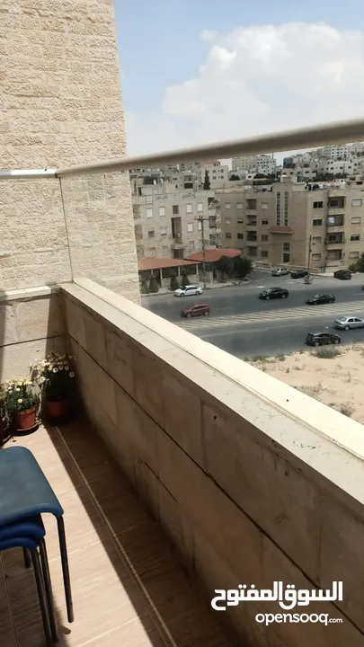 من المالك مباشره شقه للبيع في منطقه هادئه في طبربور منطقة الخزنة مع ترس وبلكونة  / مفروشة / مؤجرة