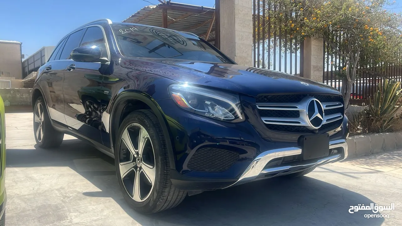 ميرسيدس GLC 350 e   حره تصلح للاعفاءات 2019