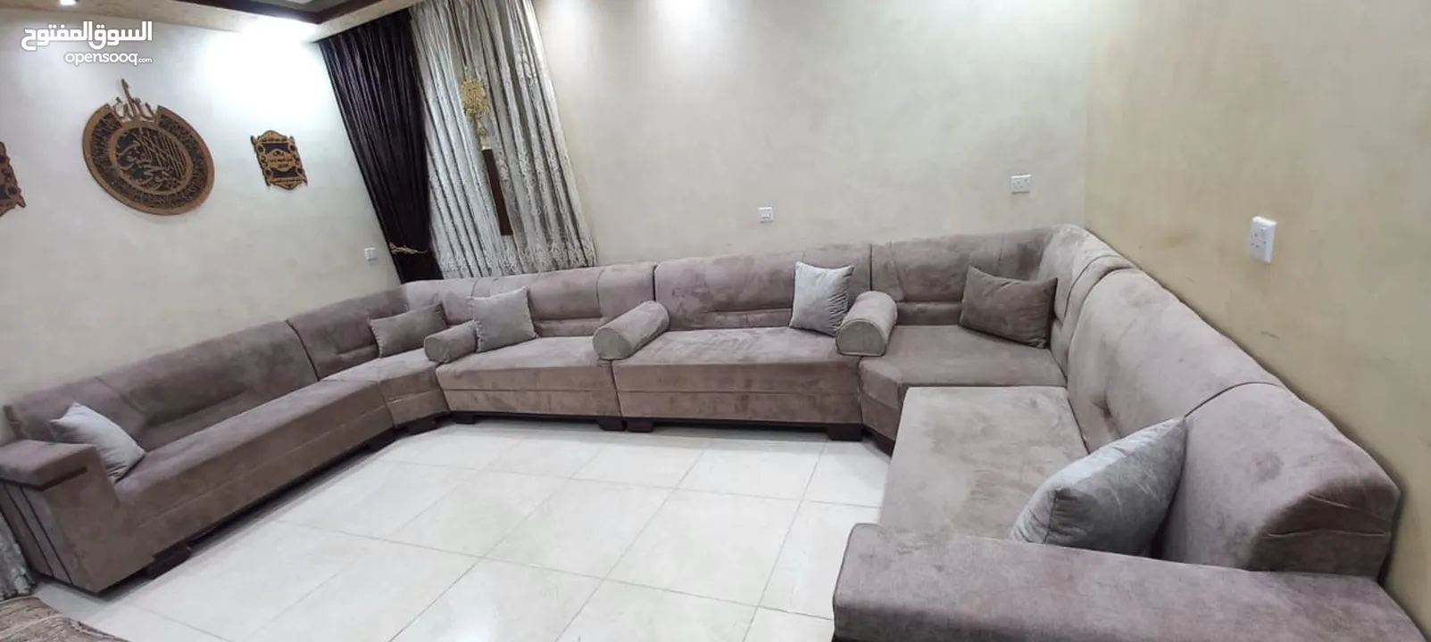 طقم كنب أستعمال اسبوعين للبيع بسعر مغري جداً  كامل التفاصيل موجودة داخل الاعلان
