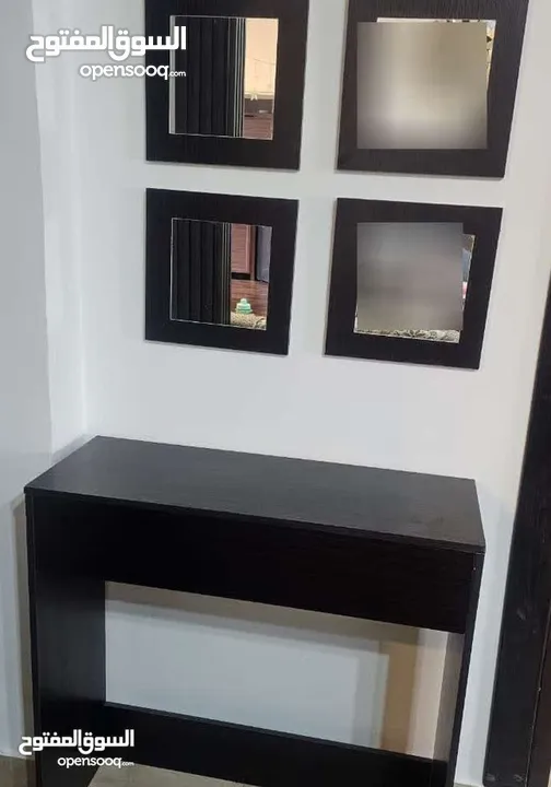 طاولة مع مري