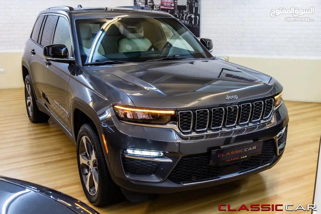 Jeep Grand Cherokee 2022 Limited Plug in hybrid 4xe  السيارة بحالة ممتازة جدا و قطعت مسافة 5000 كيلو