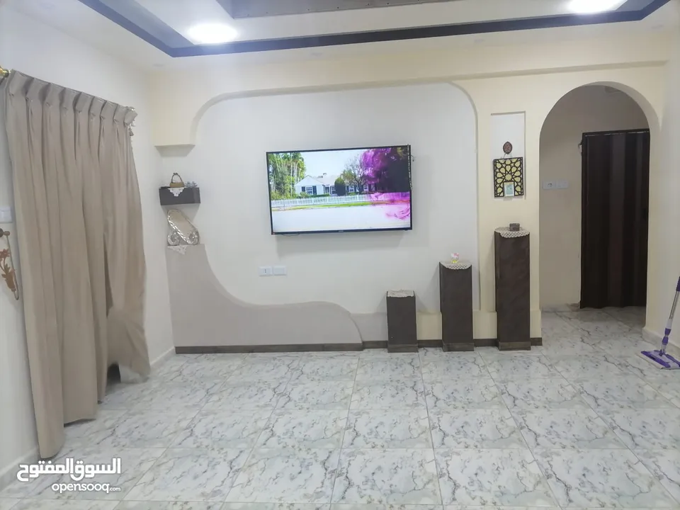 شقة شبه ارضي سوبر ديلوكس مجددة بالكامل للبيع