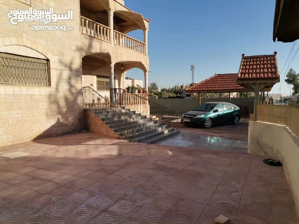 منزل مستقل للبيع مساحة 442 مكون من طابقين  الطابق الاول مستقل وشقتين الطابق الثاني كل شقه مستقله